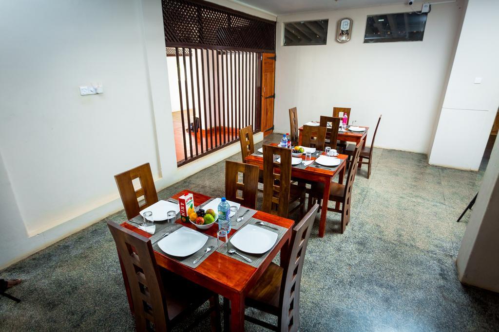 Dayanithi Guest House จาฟนา ภายนอก รูปภาพ